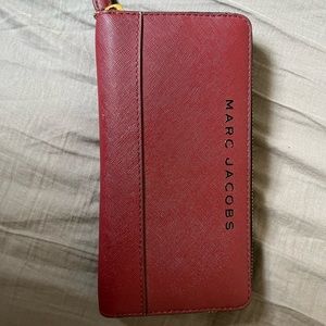 Zip-up Marc Jacobs wallet